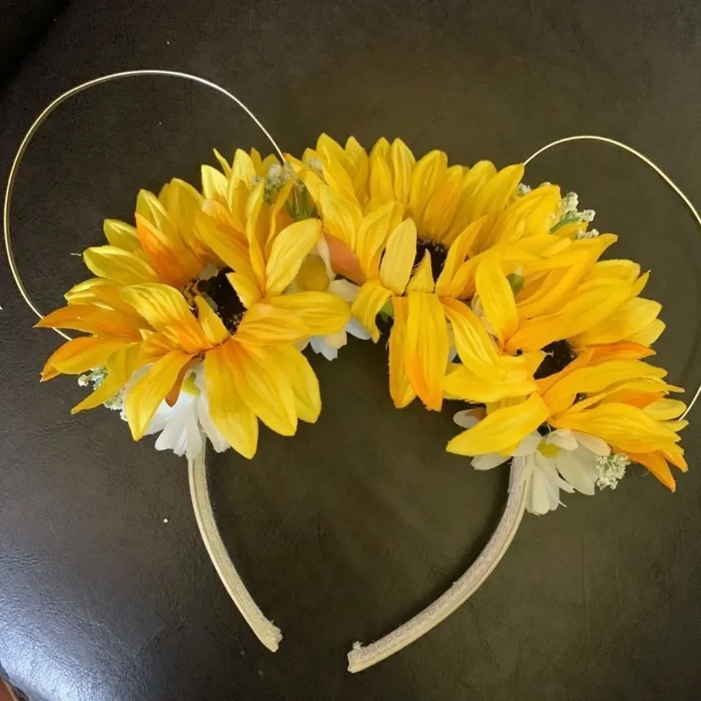 Disney ears, custom made, wire ears with flowersSunflower girl! So cute!